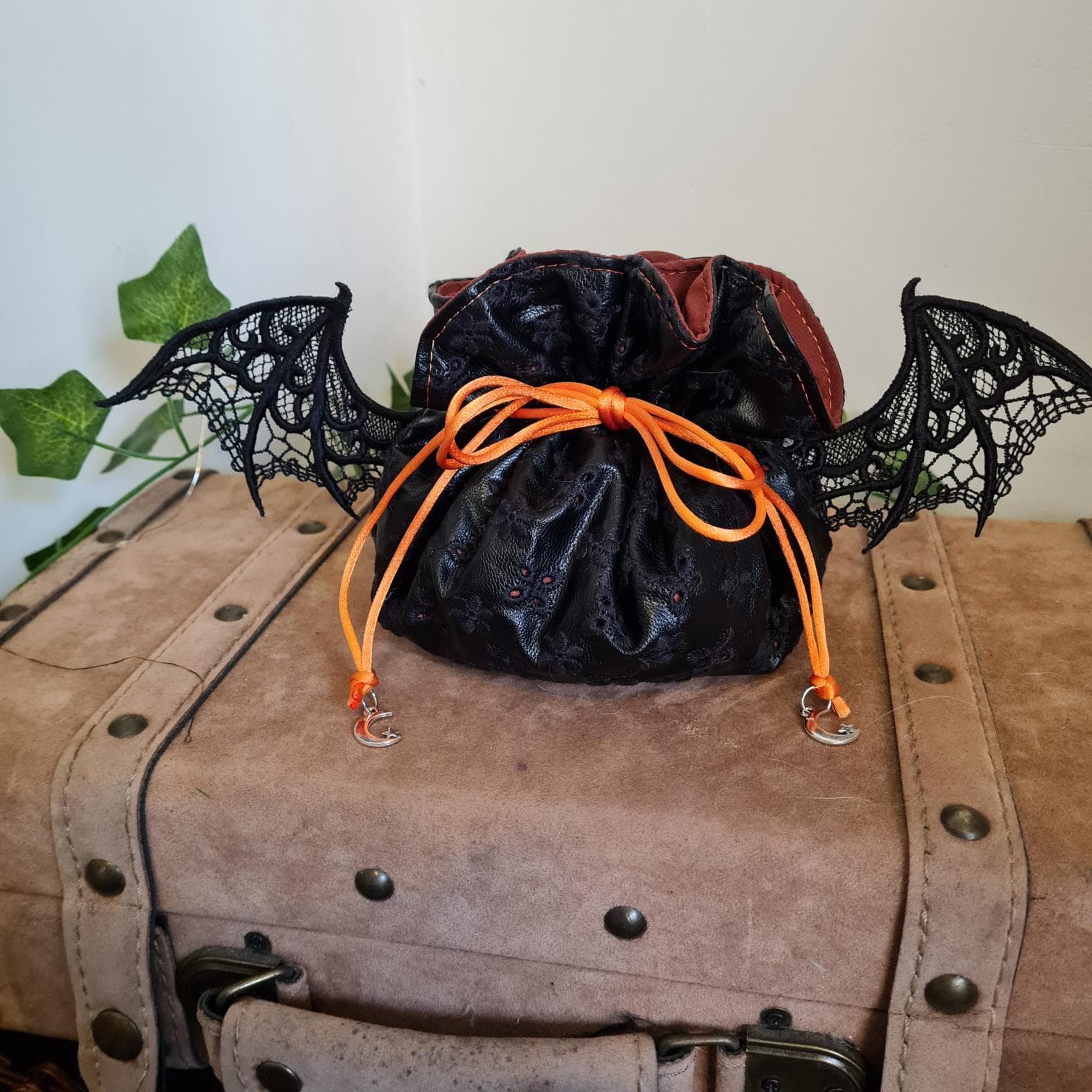 Hallow Wing